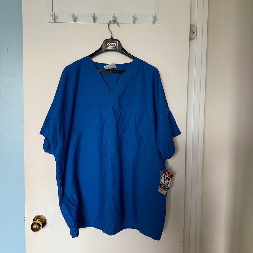 Unbranded Men's V-Neck Scrub Top in Royal Blue